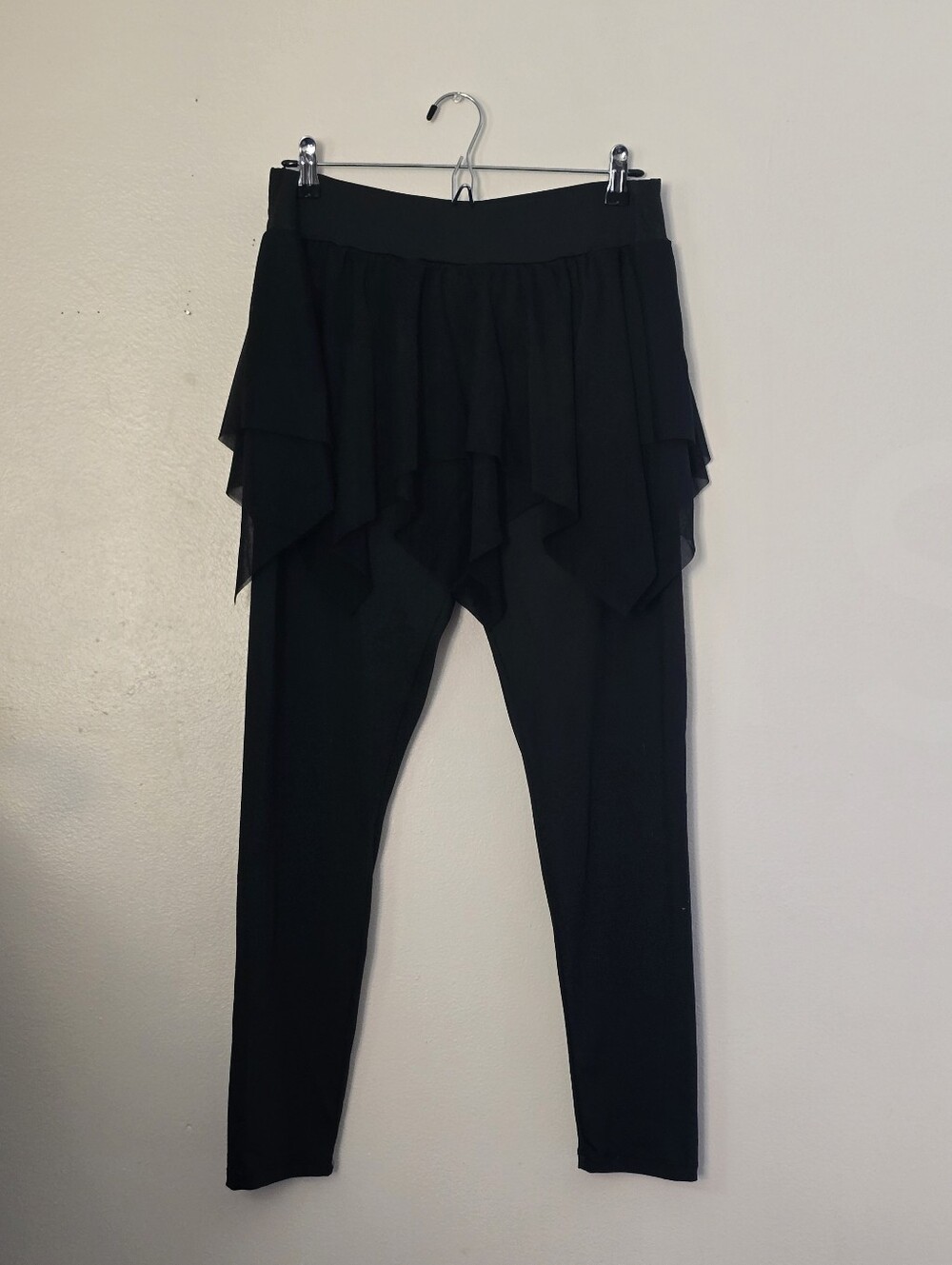 Women's 1XL Black Ruffle Skirt With Attached Leggings